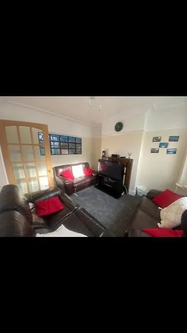 2 Bed Full House With Private Summer Garden Apartment Newcastle upon Tyne