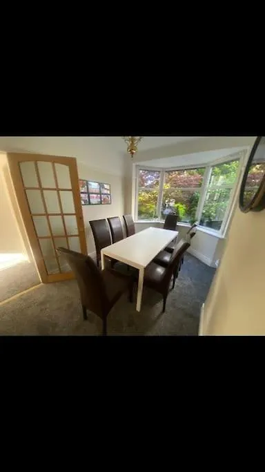 2 Bed Full House With Private Summer Garden Apartment Newcastle upon Tyne 0*,