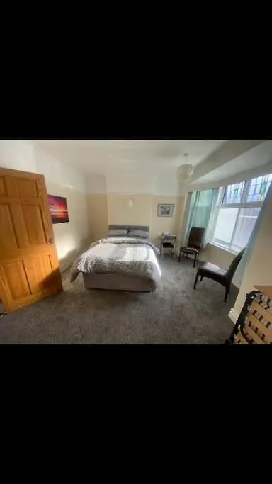 2 Bed Full House With Private Summer Garden Apartment Newcastle upon Tyne 0*,  United Kingdom