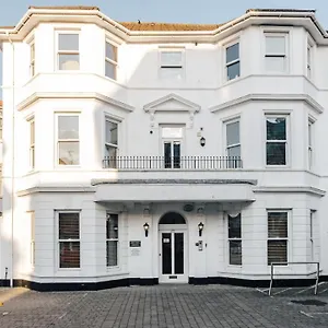 Spacious 2 Bedroom Flat Near And Town Centre Apartment Bournemouth