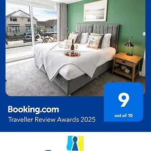 Bournecoast - Stylish Flat With Balcony - Sea Glimpses - 10 Min Walk To - Parking - Wifi - Fm8406 Apartment Bournemouth